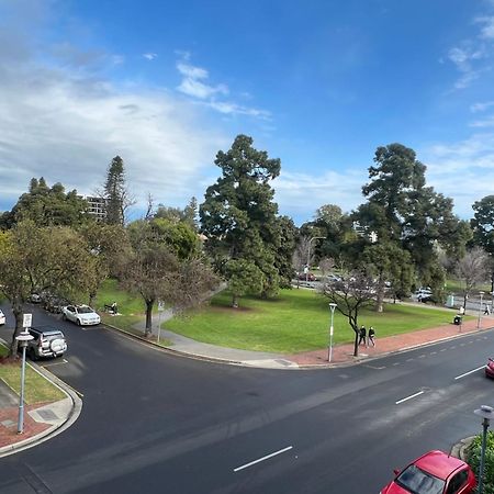 Adelaide Central Apartment - 3Br, 2Bath & Carpark Exterior photo